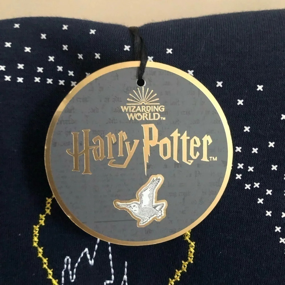 Hogwarts Christmas Sweater - Picture 9 of 10
